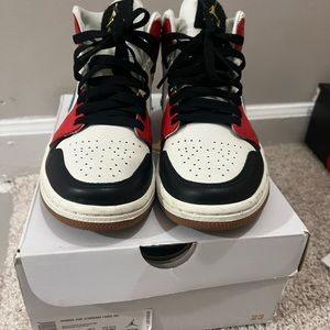 WMNS Air Jordan 1 Mid SE